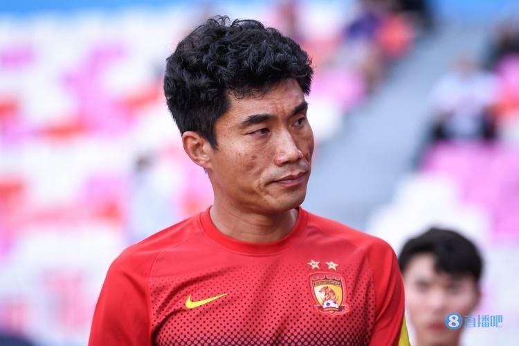 格伦·克洛斯、莎拉·保罗森、泰亚娜·泰勒、金·卡戴珊、妮.《摩托骑士》伦敦首映礼 汤老师、表舅热情相拥_海外_ 消息 首页 新闻 视频 大片 影库 CCTV6 VIP影院 搜索 电影 星闻 独家 更多 专题 图片 视频 滚动 首页 新闻 大片 影库 CCTV6 VIP影院 客户端 电影网>新闻>明星资讯 《摩托骑士》伦敦首映礼 汤老师、表舅热情相拥 时间：2024.06.12 ： 作者：迪莫 ： 共15张 当地时间6月11日，英国伦敦，电影《摩托骑士》放映活动，影片主演“汤老师”汤姆·哈迪、“表舅”奥斯汀·巴特勒、朱迪·科默等主创现身。